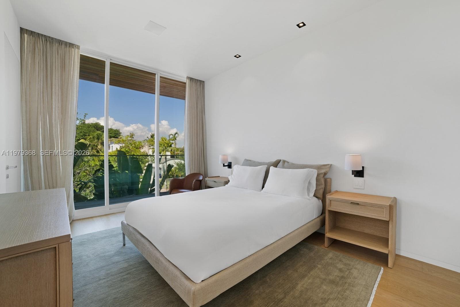 1051 W 48th St # 4, Miami Beach FL 33140 — 32
