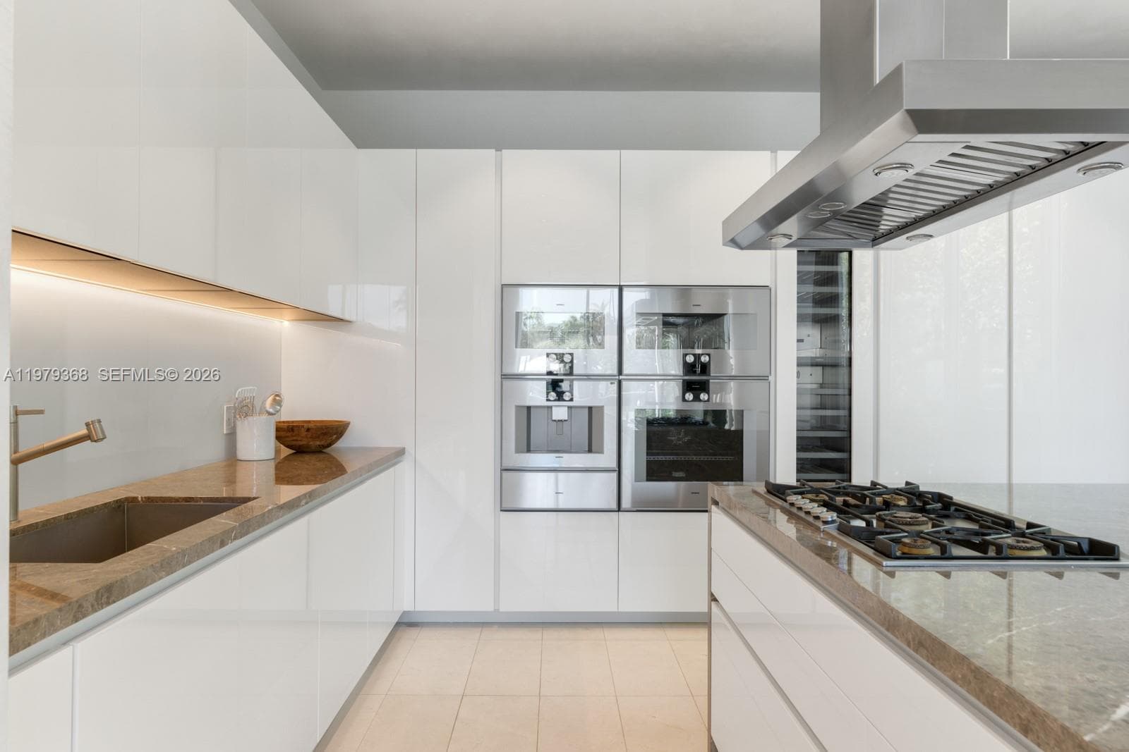 1051 W 48th St # 4, Miami Beach FL 33140 — 24