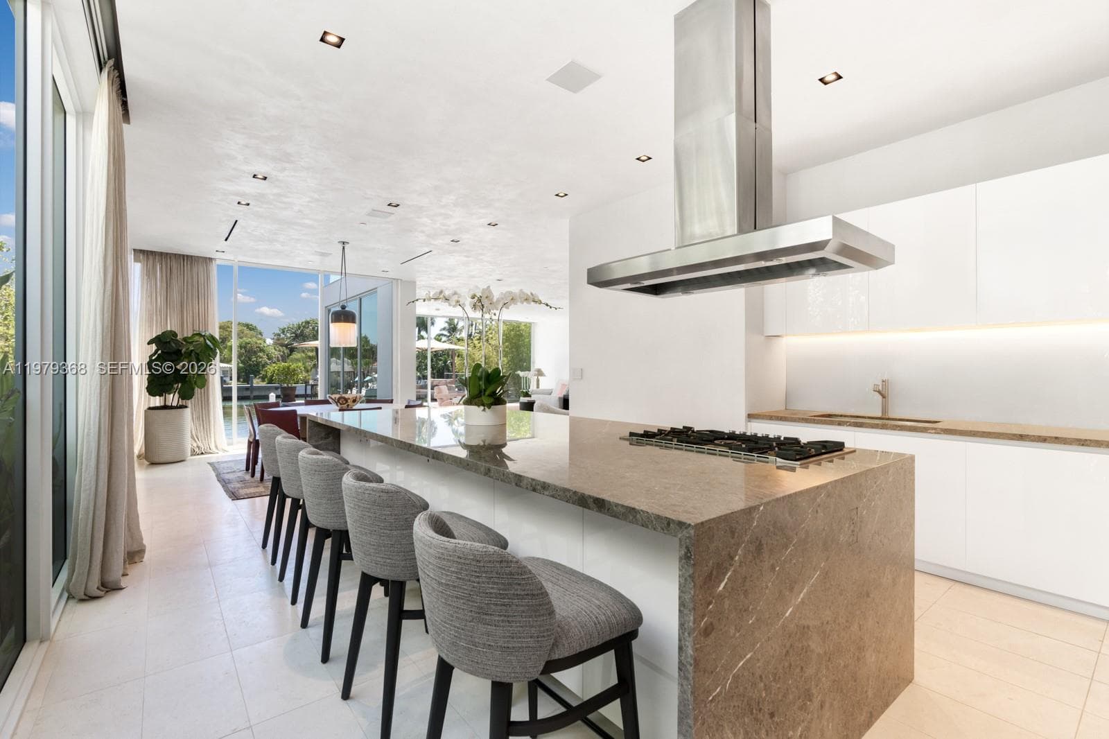 1051 W 48th St # 4, Miami Beach FL 33140 — 25