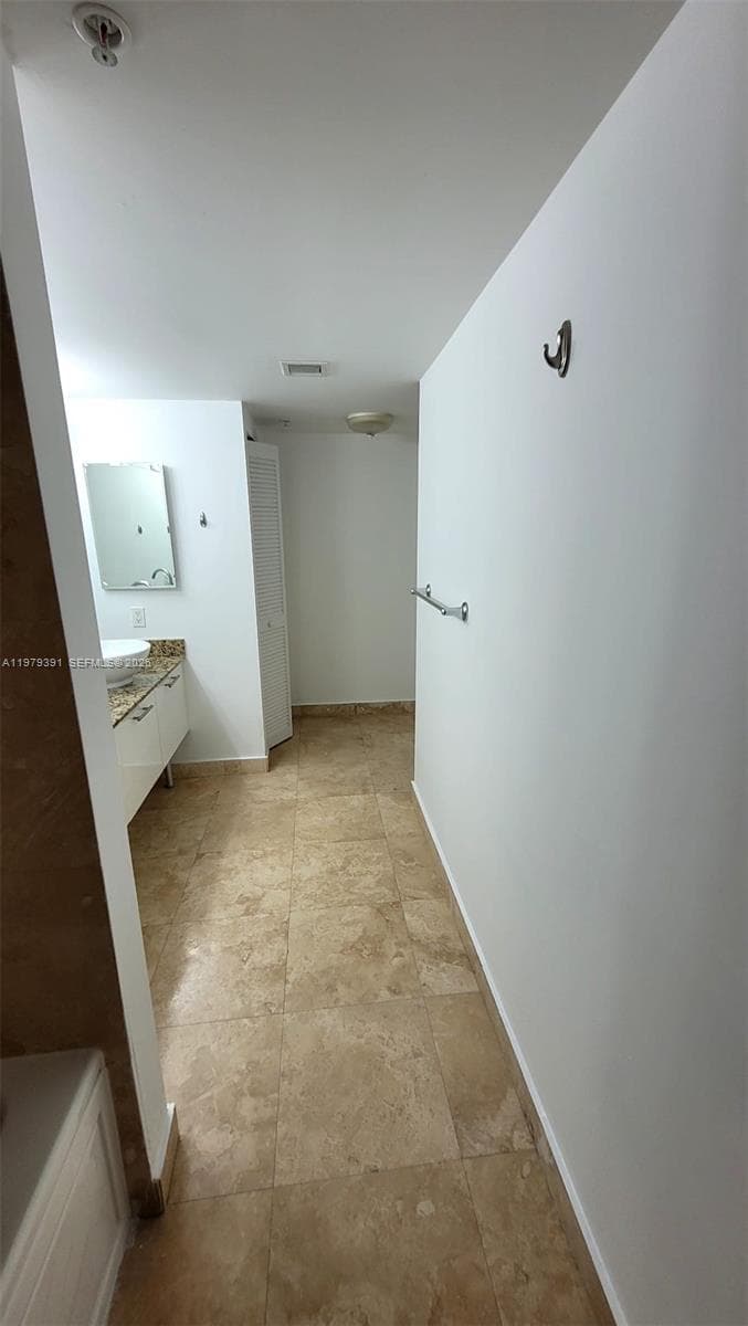 41 SE 5th St # 709, Miami FL 33131 — 3