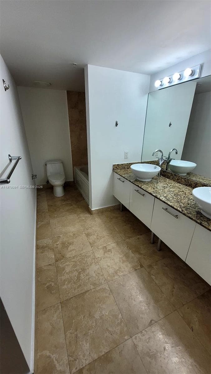 41 SE 5th St # 709, Miami FL 33131 — 11
