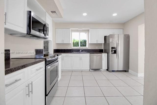 7325 SW 98th Ct, Miami FL 33173 — 10