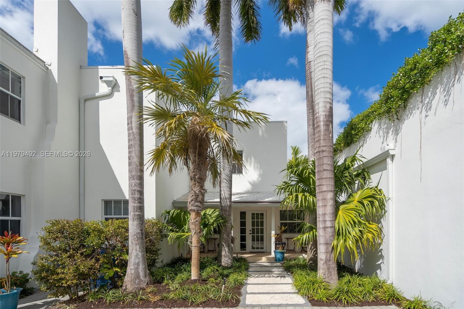 707 W 54th St, Miami Beach FL 33140 — 2
