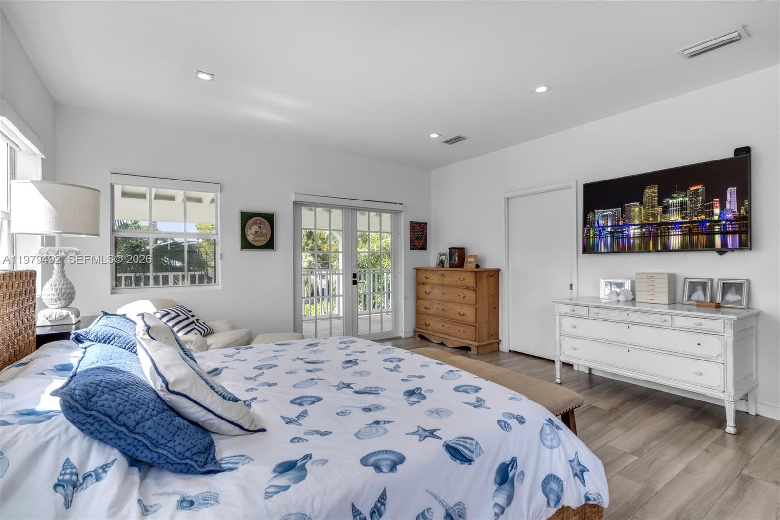 707 W 54th St, Miami Beach FL 33140 — 22