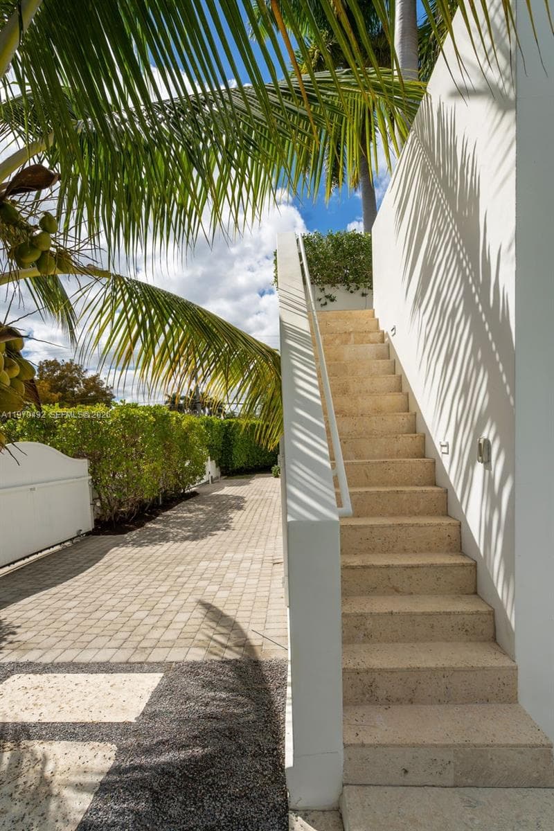 707 W 54th St, Miami Beach FL 33140 — 39