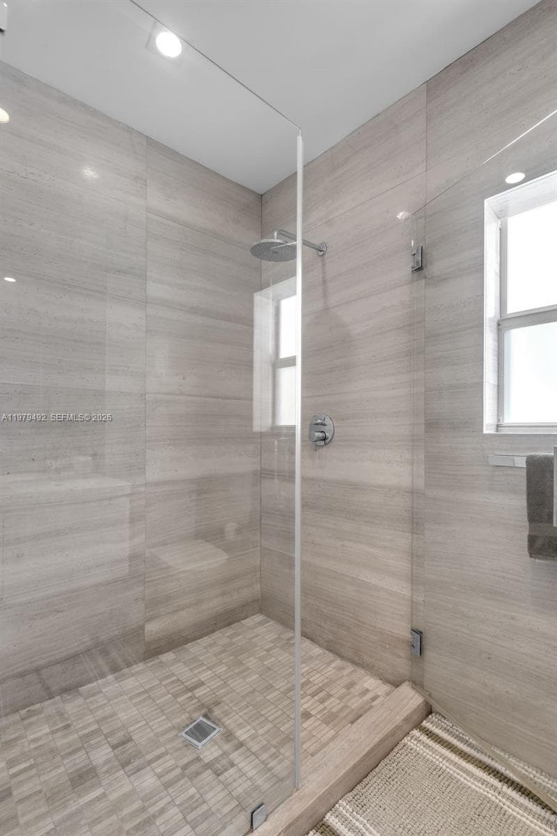 707 W 54th St, Miami Beach FL 33140 — 25