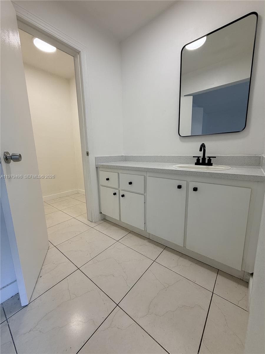 1525 NW 19th Ter # 15, Miami FL 33125 — 4