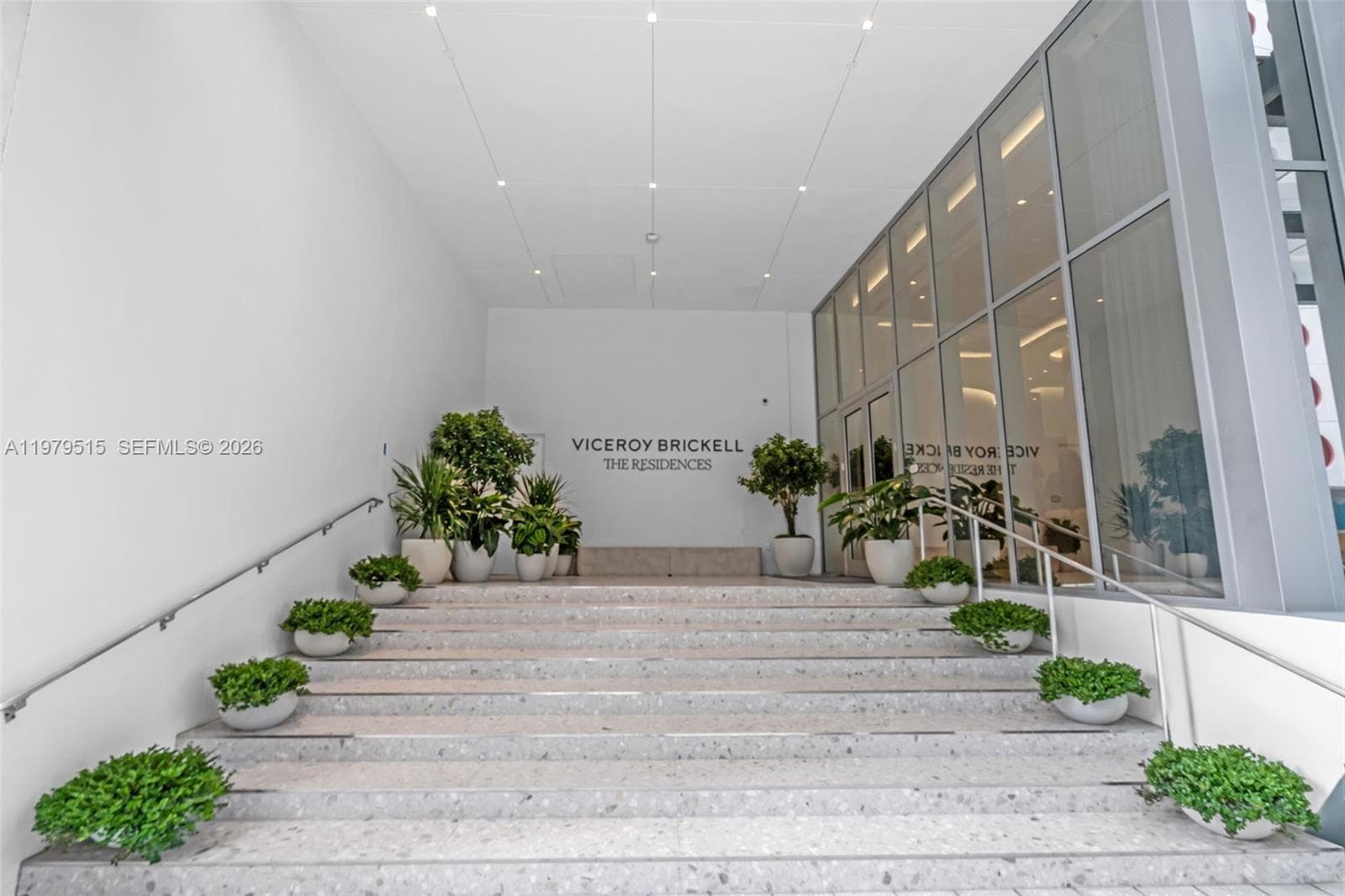 77 SE 5TH ST # 2405, Miami FL 33131 — 2