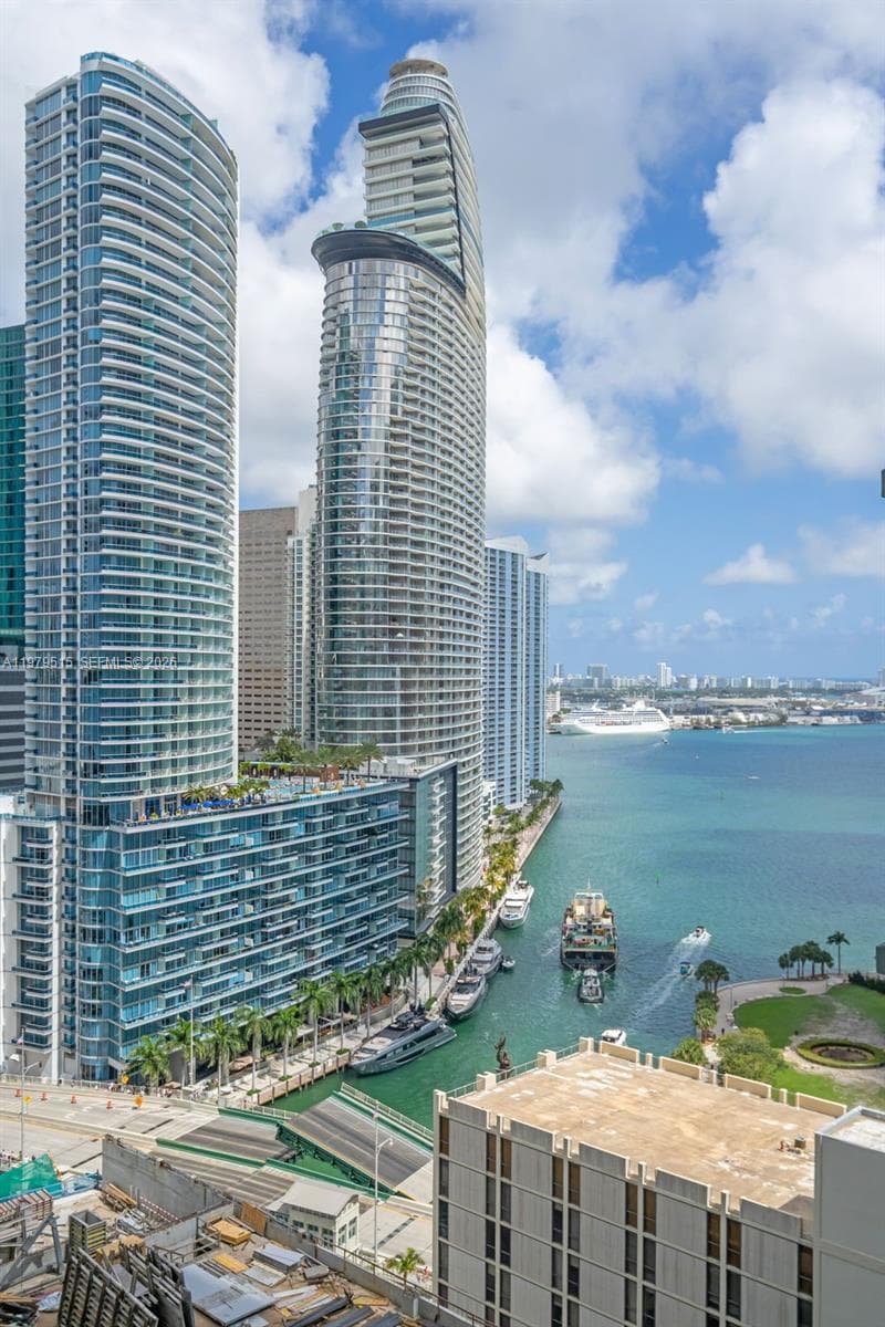 77 SE 5TH ST # 2405, Miami FL 33131 — 22