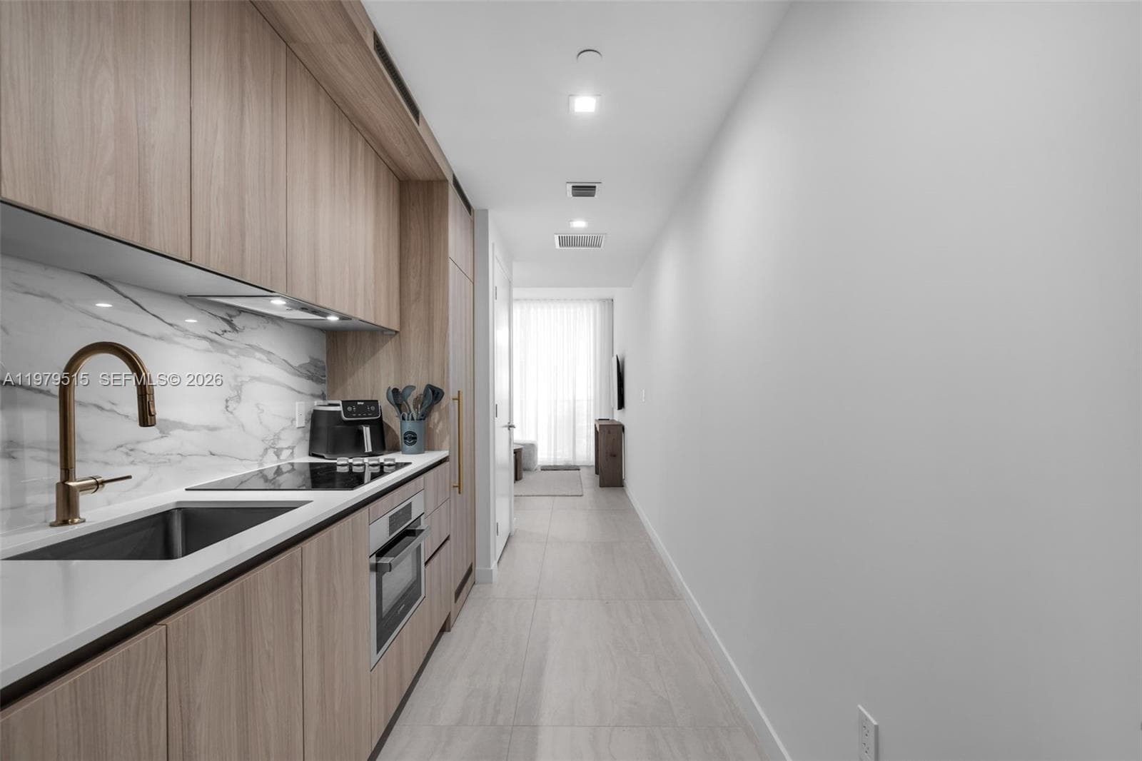 77 SE 5TH ST # 2405, Miami FL 33131 — 7