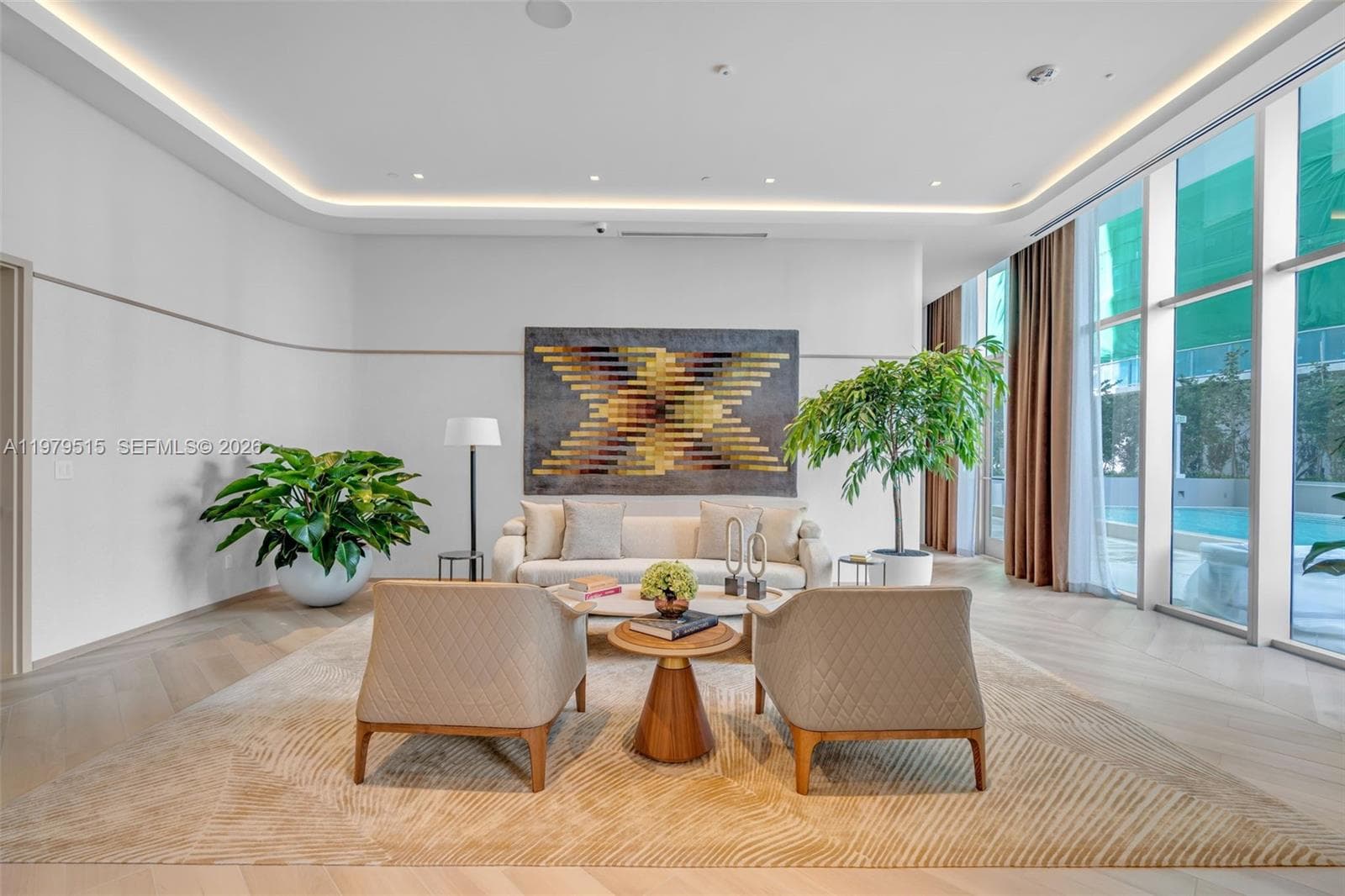 77 SE 5TH ST # 2405, Miami FL 33131 — 33