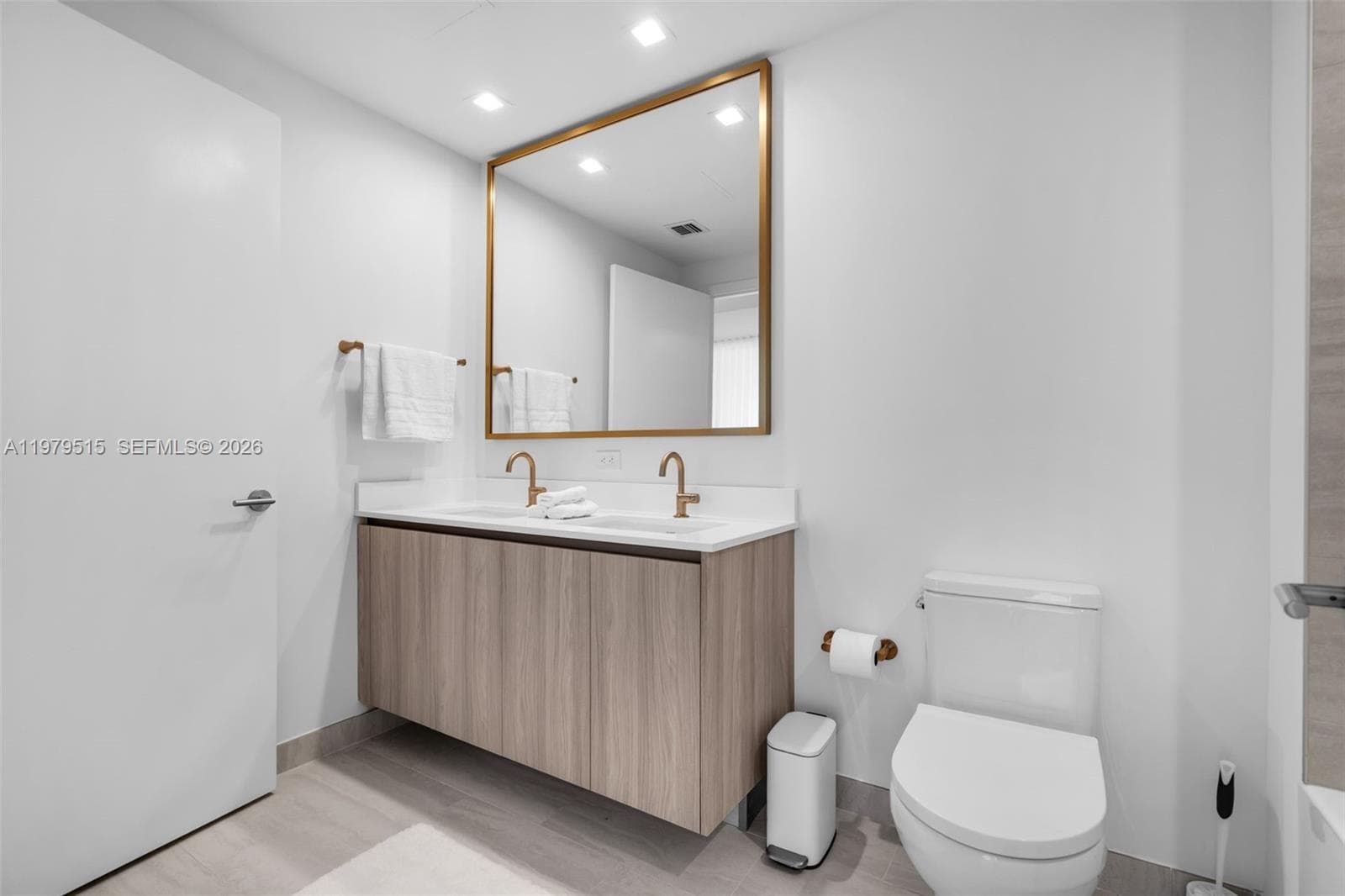 77 SE 5TH ST # 2405, Miami FL 33131 — 18