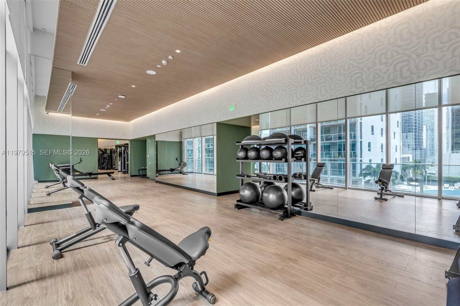 77 SE 5TH ST # 2405, Miami FL 33131 — 25