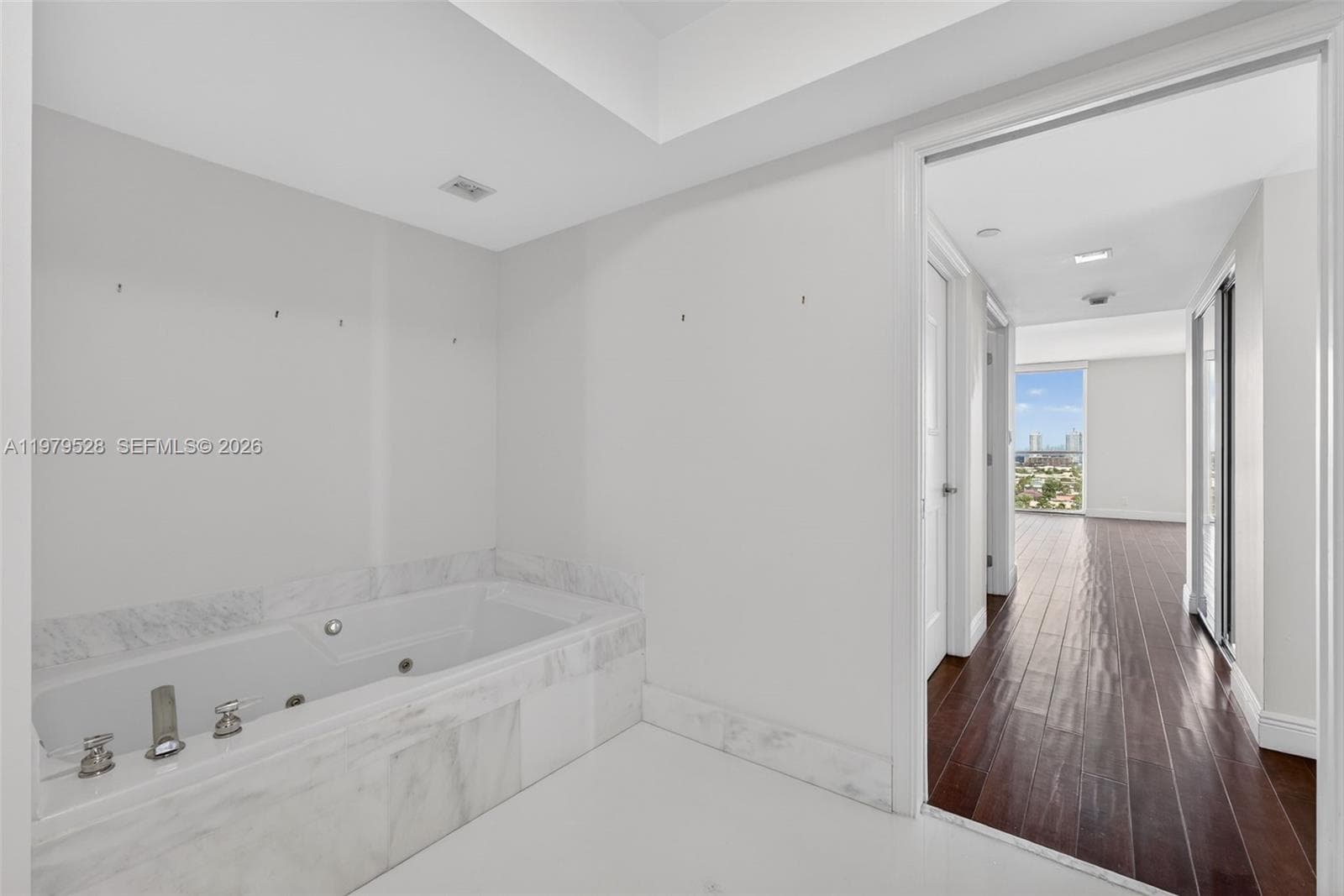 3600 Yacht Club Dr # 1802, Aventura FL 33180 — 17