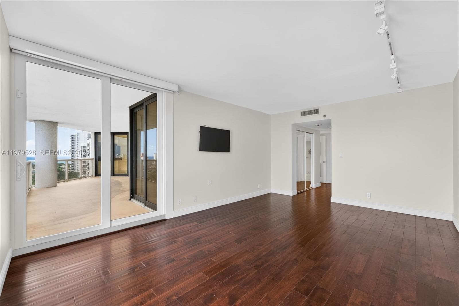 3600 Yacht Club Dr # 1802, Aventura FL 33180 — 22