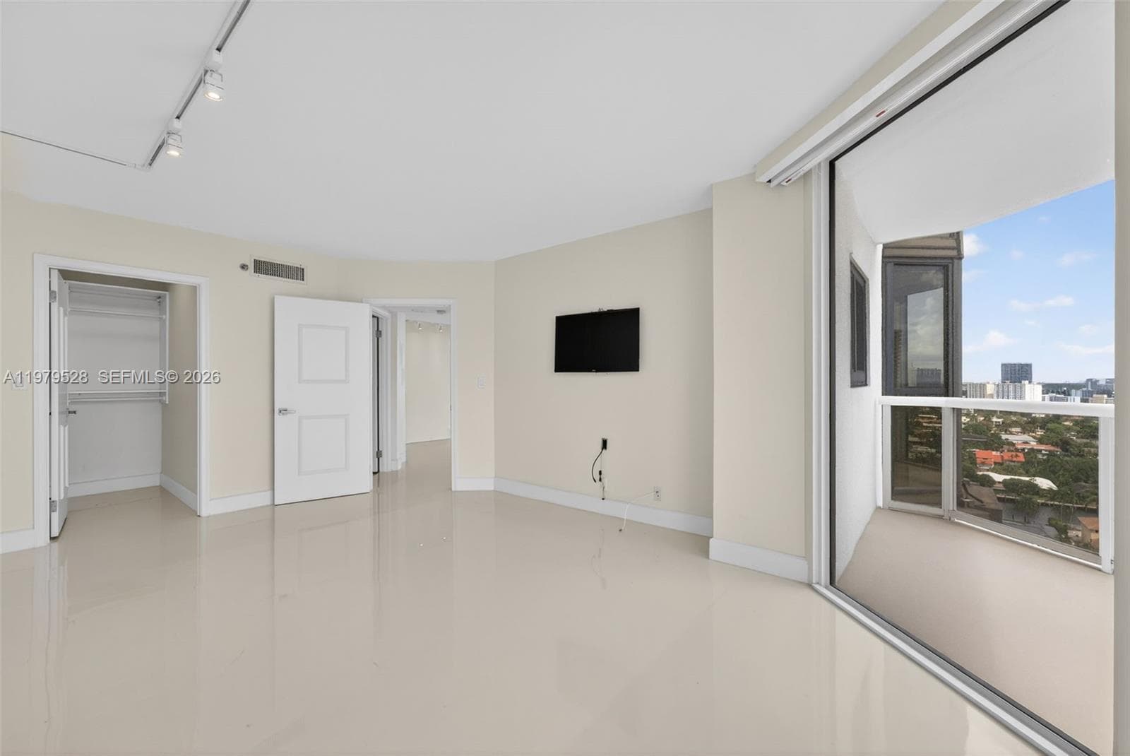 3600 Yacht Club Dr # 1802, Aventura FL 33180 — 8