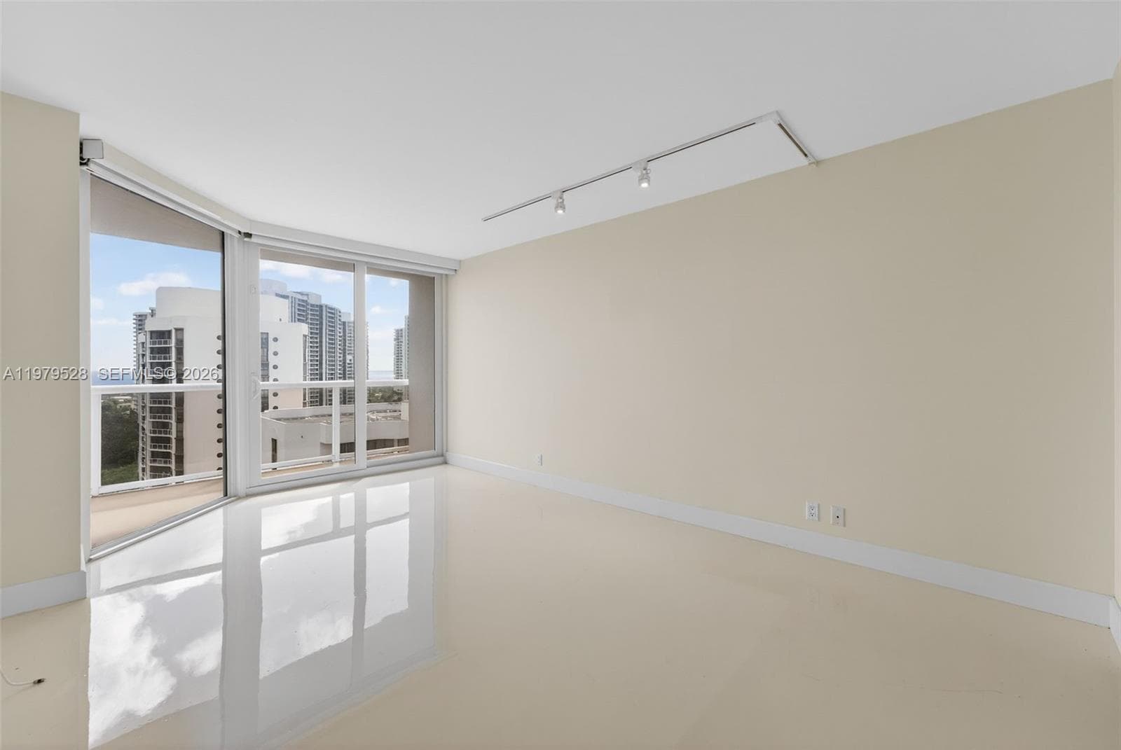3600 Yacht Club Dr # 1802, Aventura FL 33180 — 21