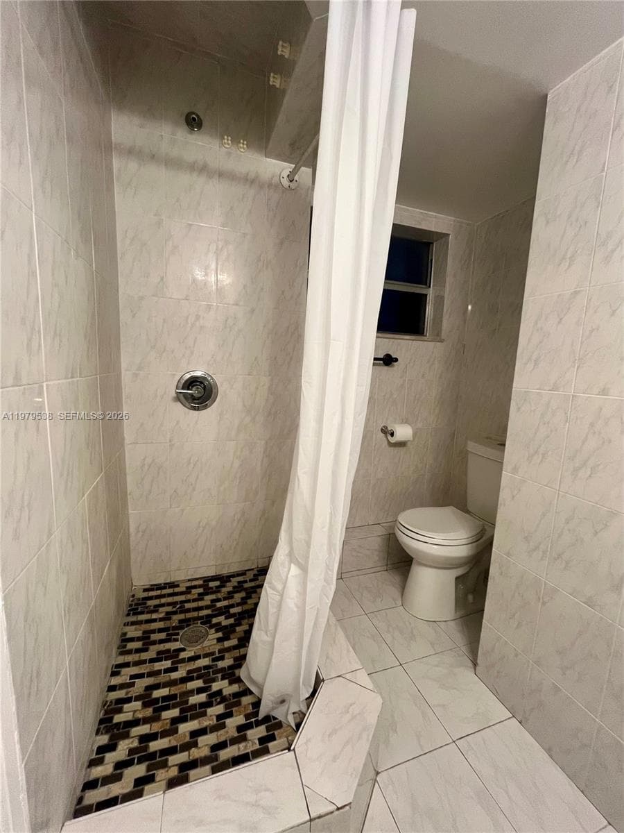 1750 NE 191st St # 3, Miami FL 33179 — 16