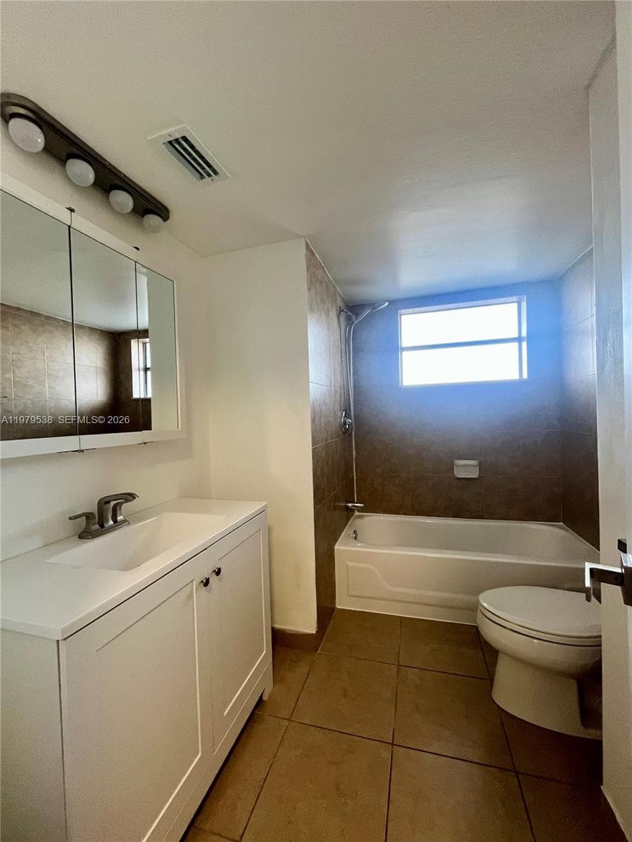 1750 NE 191st St # 3, Miami FL 33179 — 9