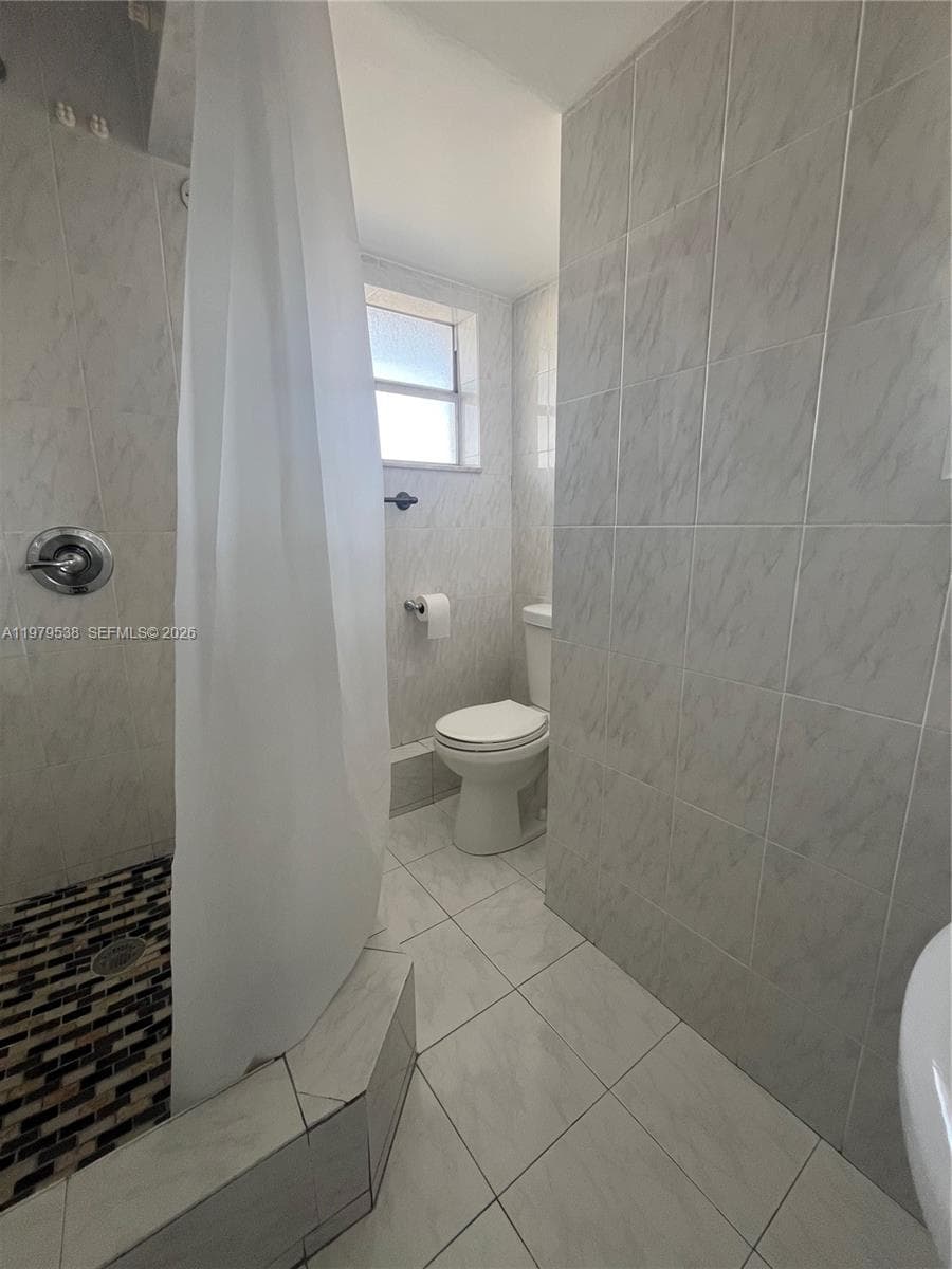 1750 NE 191st St # 3, Miami FL 33179 — 18