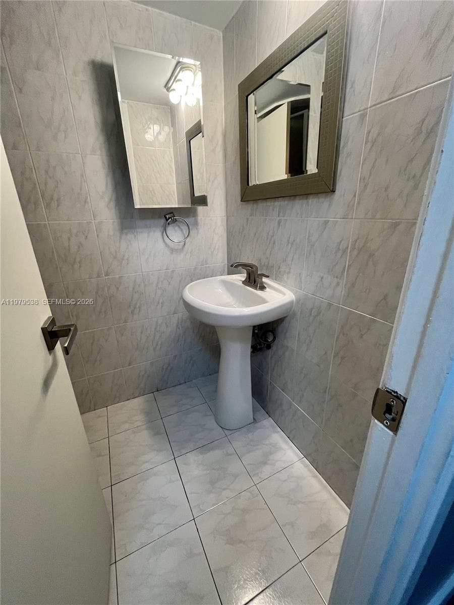 1750 NE 191st St # 3, Miami FL 33179 — 15