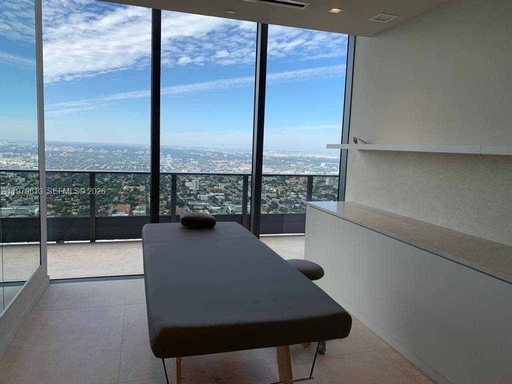 1000 Brickell Plaza # 3807, Miami FL 33131 — 33