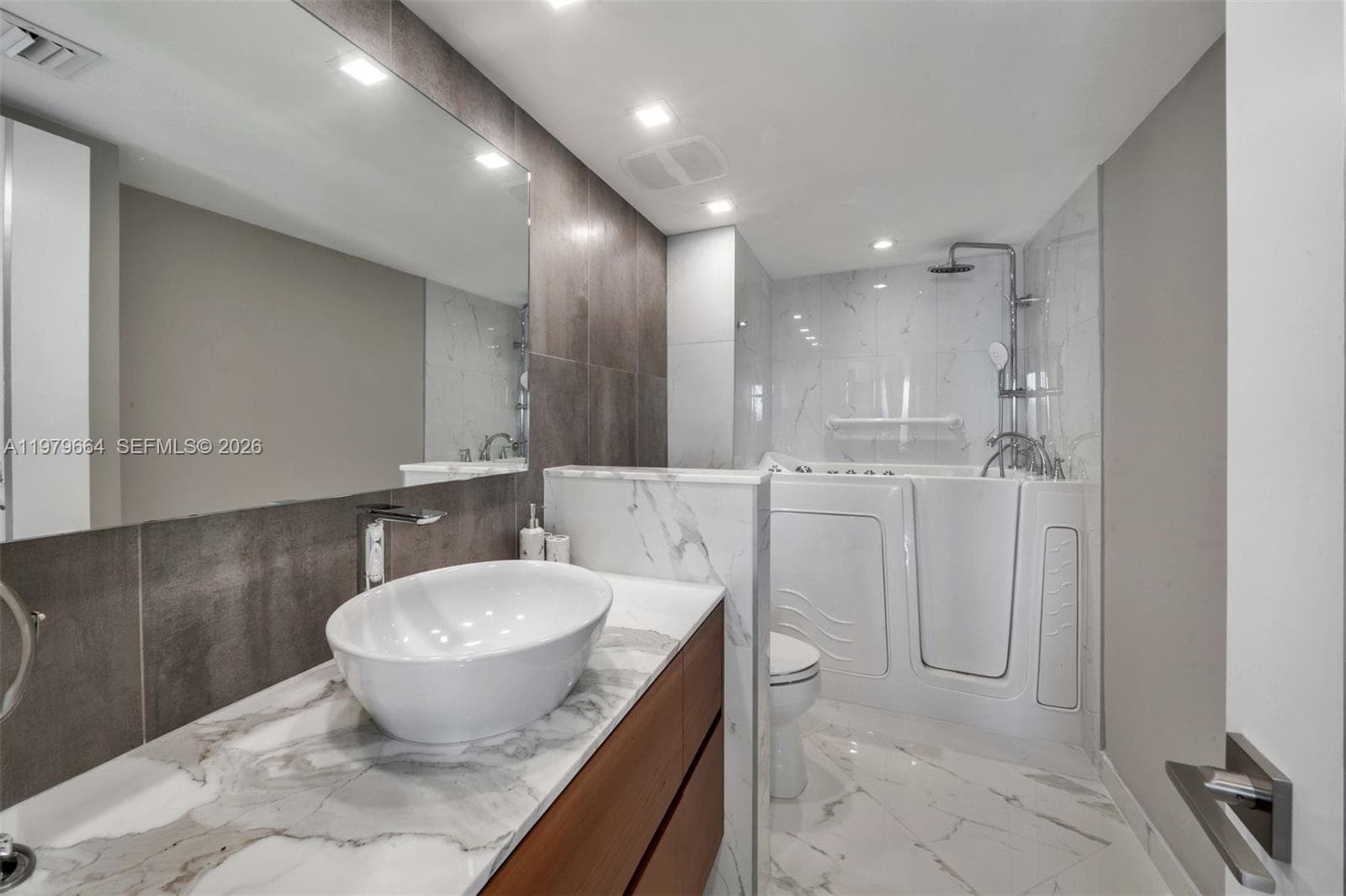 2000 Towerside Ter, Miami FL 33138 — 17