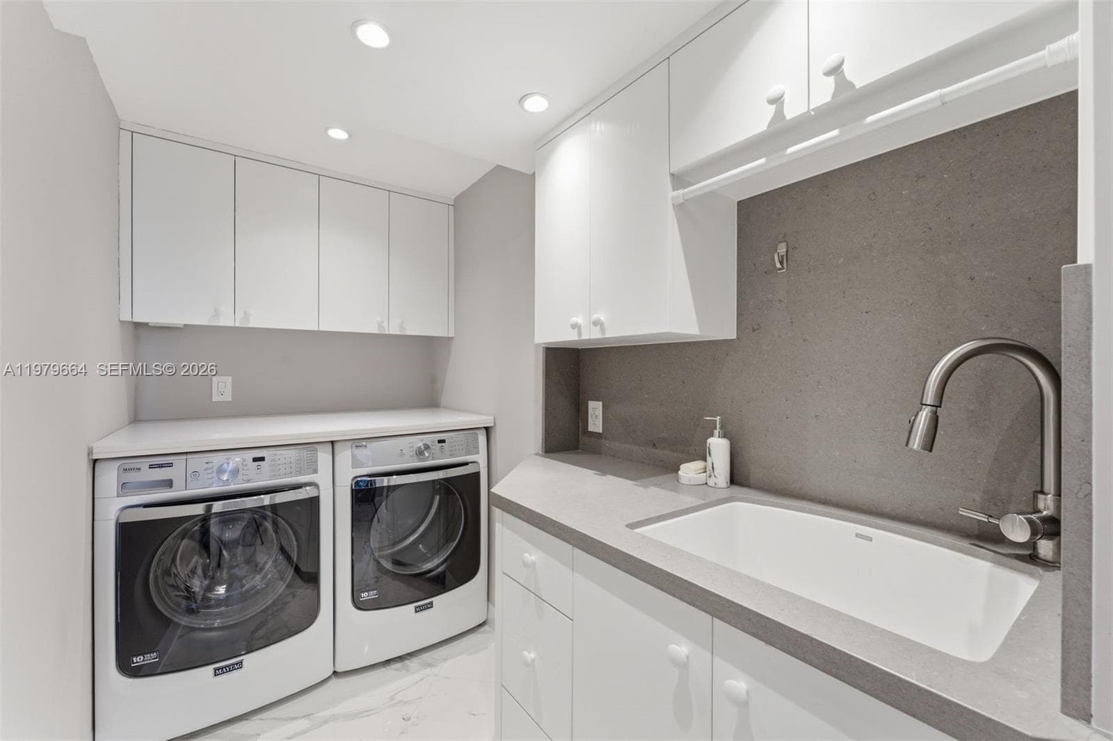 2000 Towerside Ter, Miami FL 33138 — 24