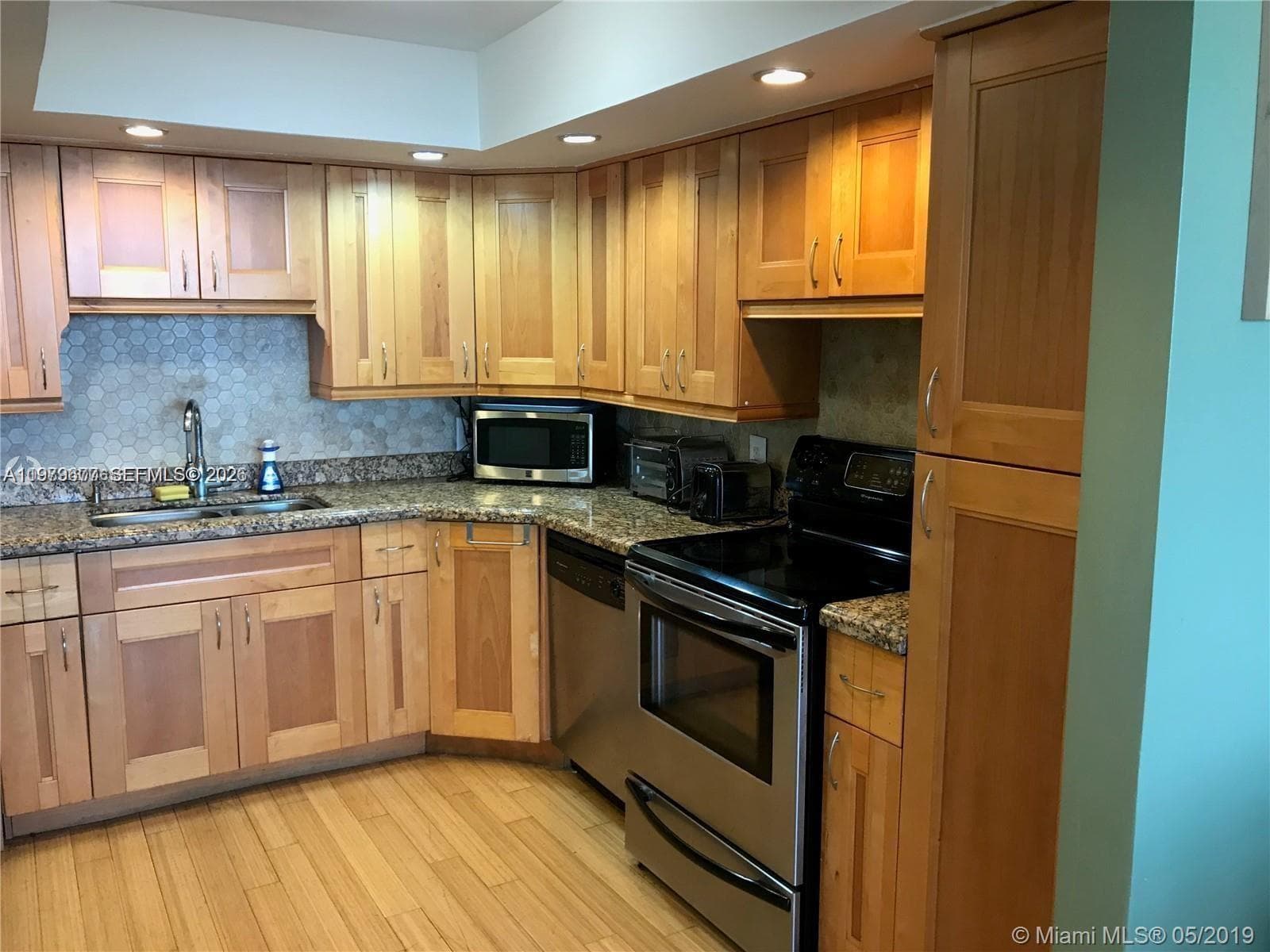 2025 NE 164th St # 1015, North Miami Beach FL 33162 — 16