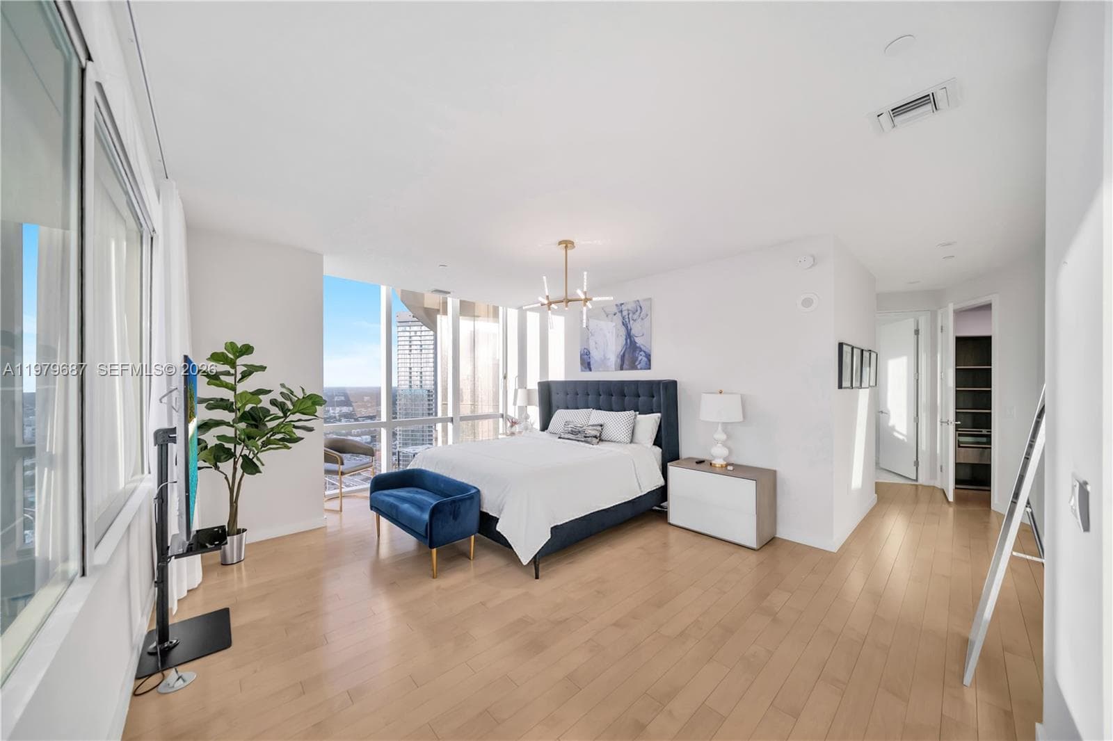 851 NE 1st Avenue # 4612, Miami FL 33132 — 17