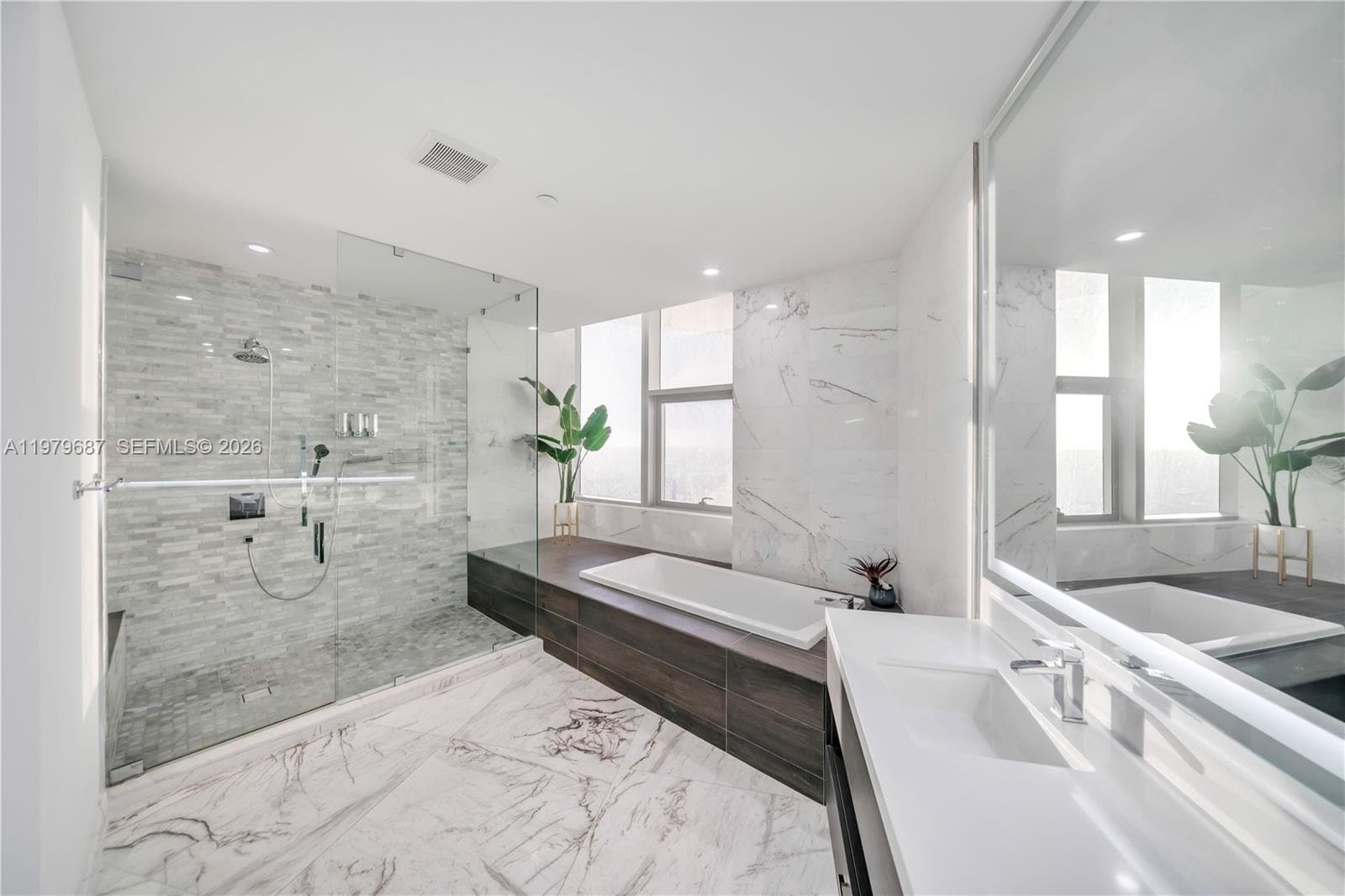 851 NE 1st Avenue # 4612, Miami FL 33132 — 20