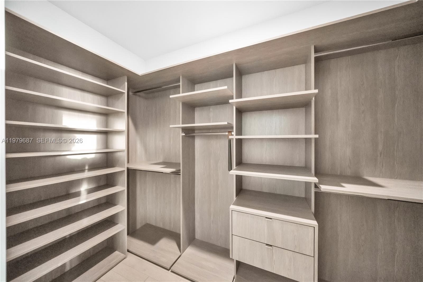 851 NE 1st Avenue # 4612, Miami FL 33132 — 18