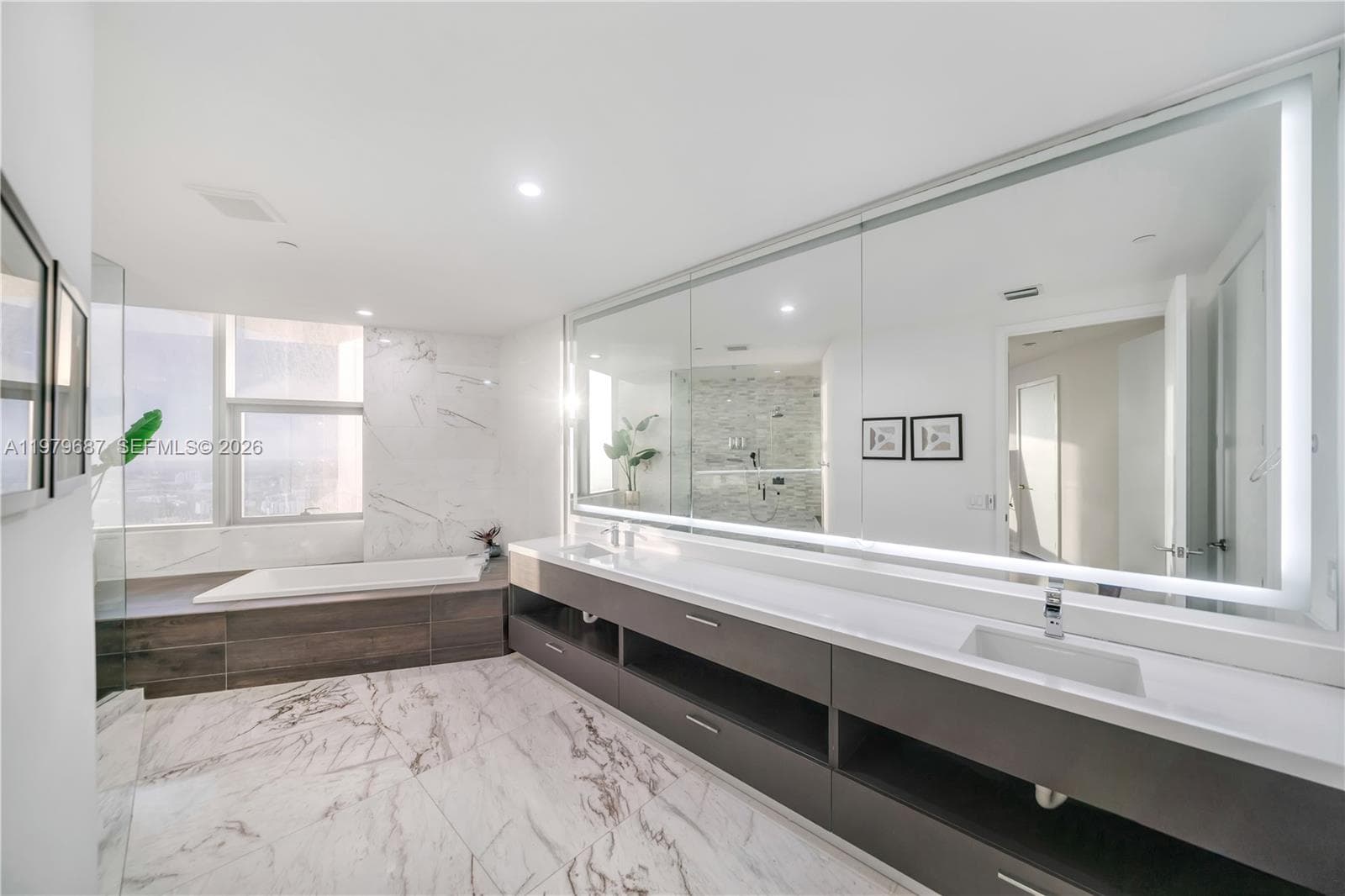 851 NE 1st Avenue # 4612, Miami FL 33132 — 19