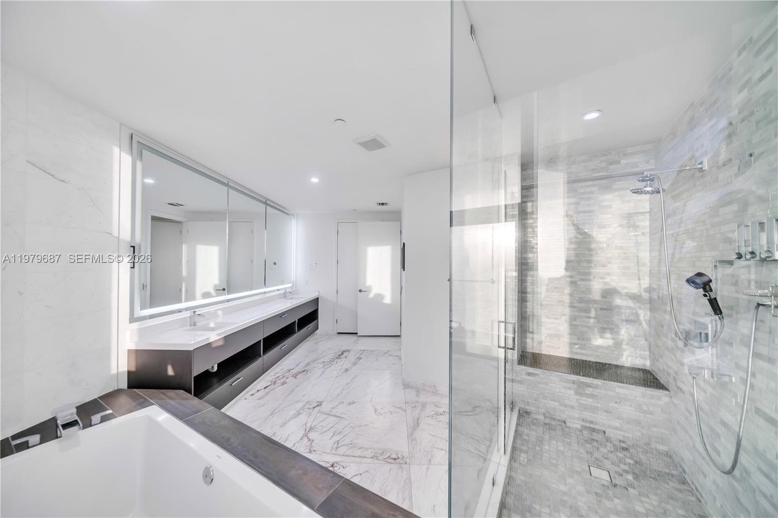 851 NE 1st Avenue # 4612, Miami FL 33132 — 21