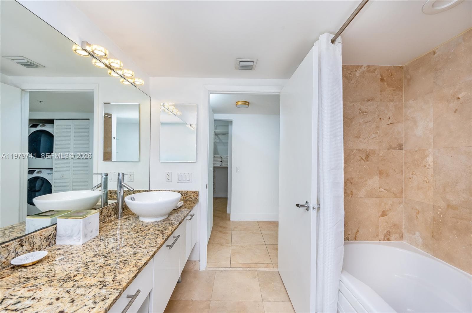 41 SE 5th St # 1508, Miami FL 33131 — 17
