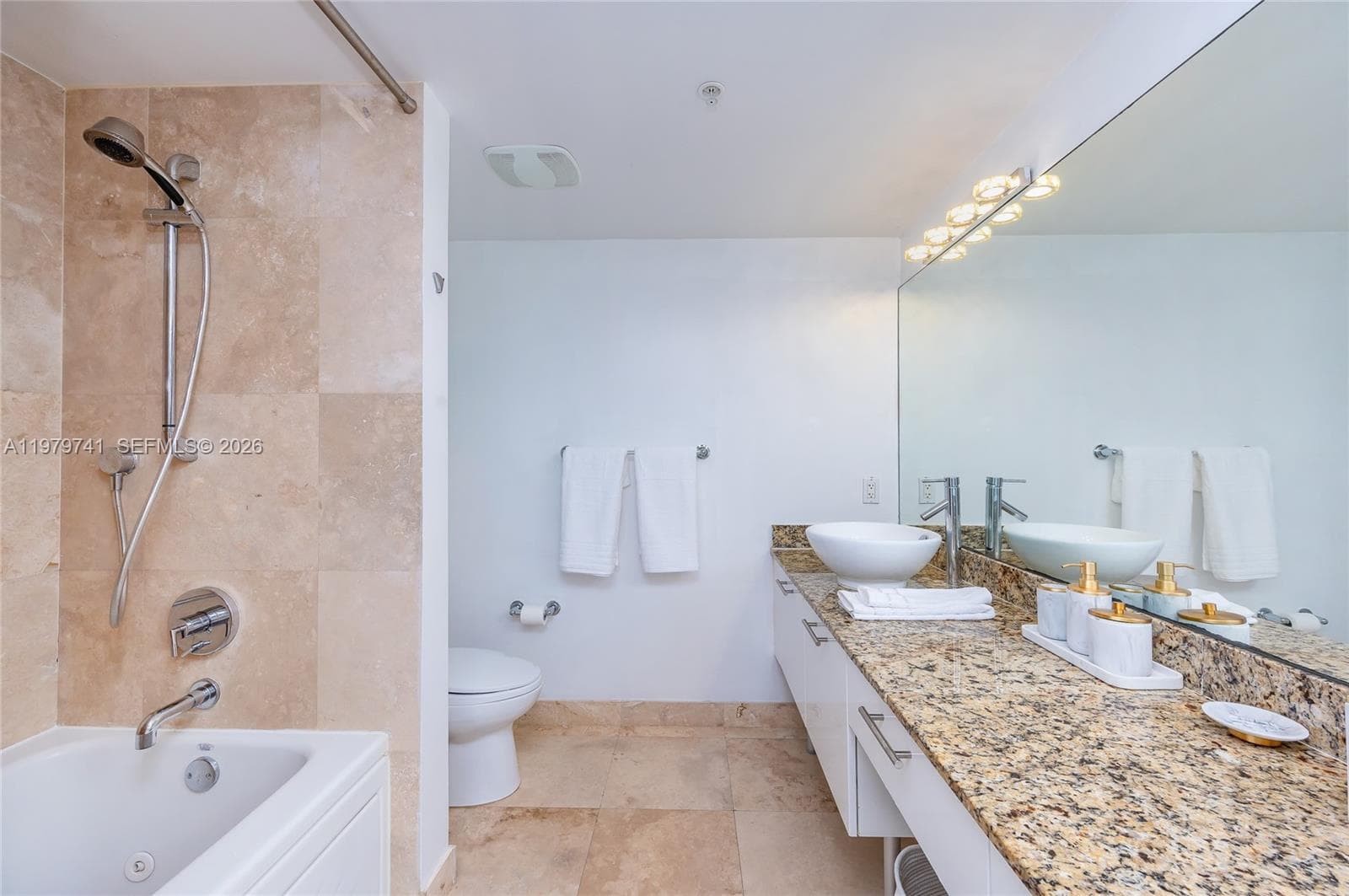 41 SE 5th St # 1508, Miami FL 33131 — 16