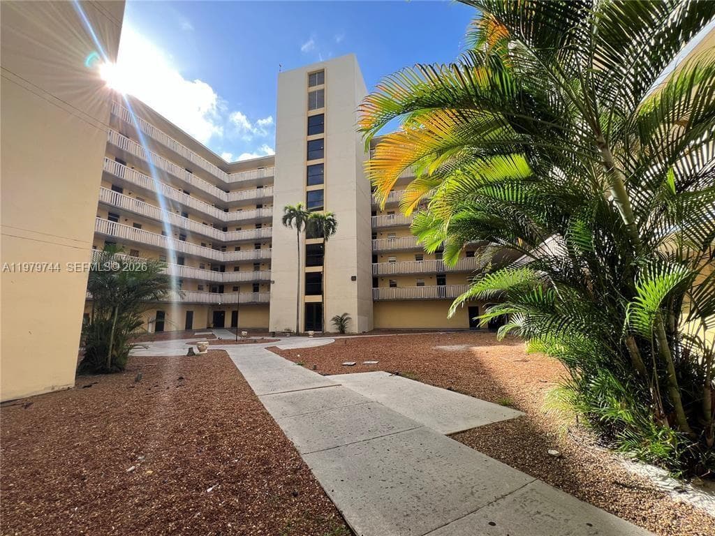 15600 NW 7th Ave # 511, Miami FL 33169 — 16