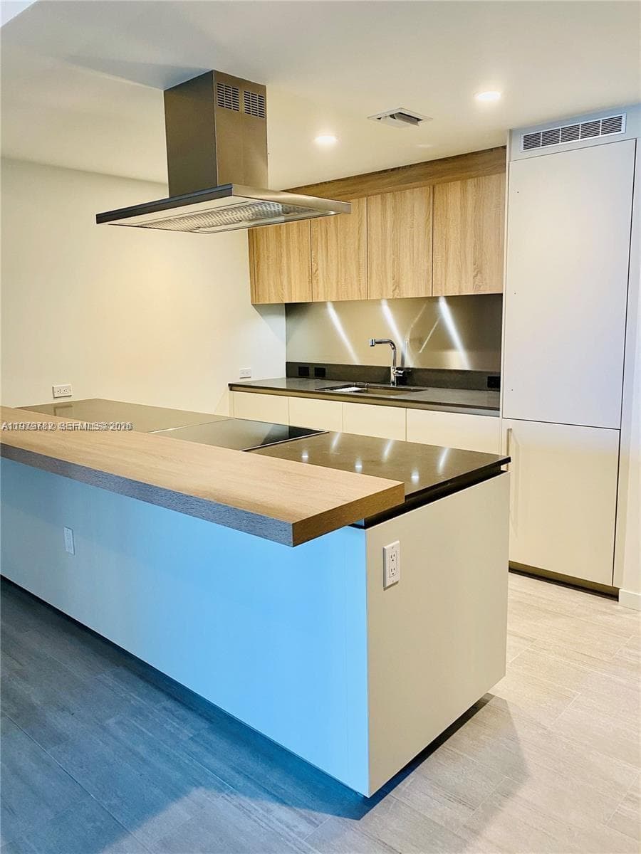 1000 Brickell Plz # 3503, Miami FL 33131 — 23