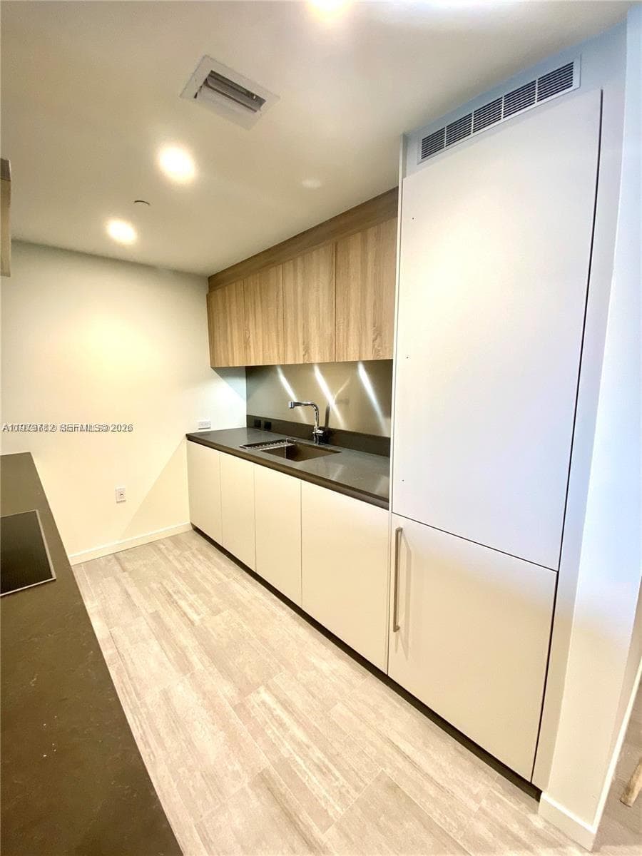 1000 Brickell Plz # 3503, Miami FL 33131 — 24