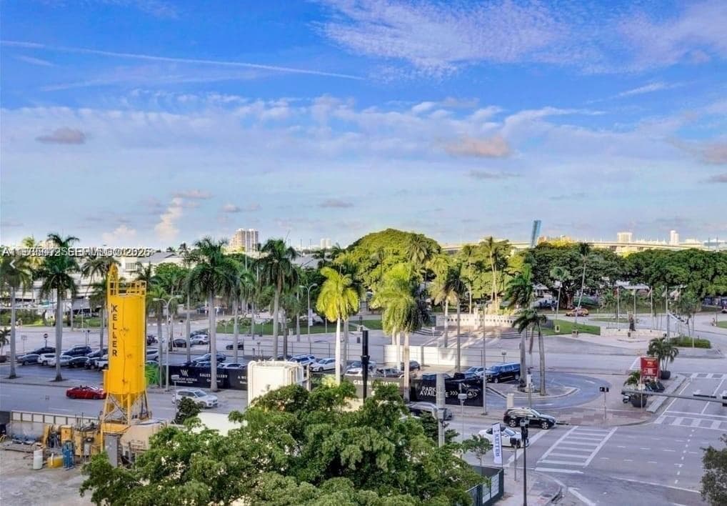244 NE Biscayne Blvd # 440, Miami FL 33132 — 41