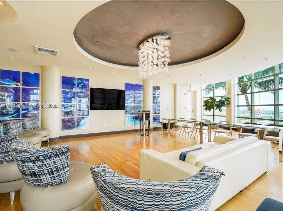 244 NE Biscayne Blvd # 440, Miami FL 33132 — 37