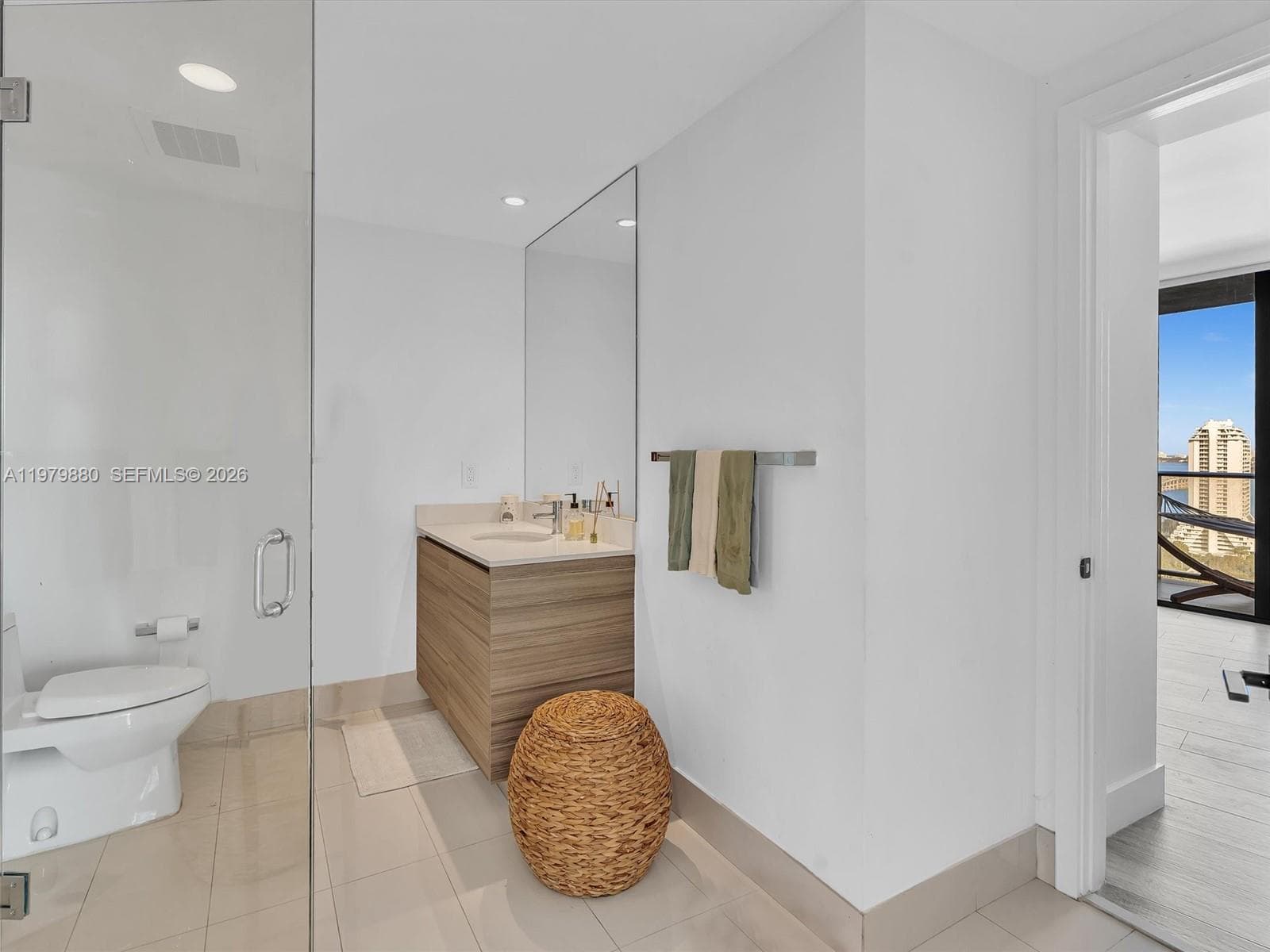 121 NE 34th St # 2104, Miami FL 33137 — 28