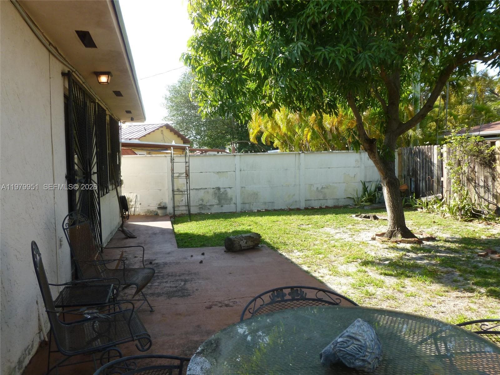 3261 NW 14th St, Miami FL 33125 — 17