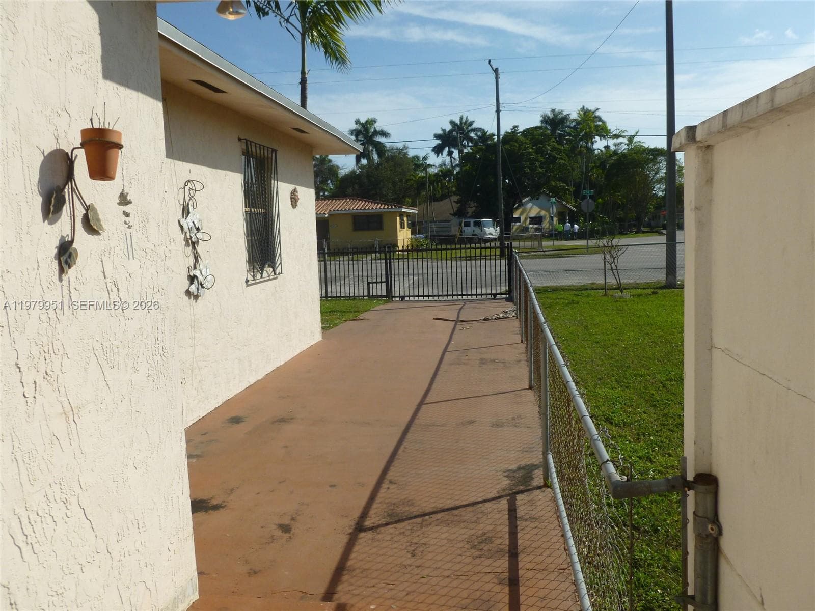 3261 NW 14th St, Miami FL 33125 — 16