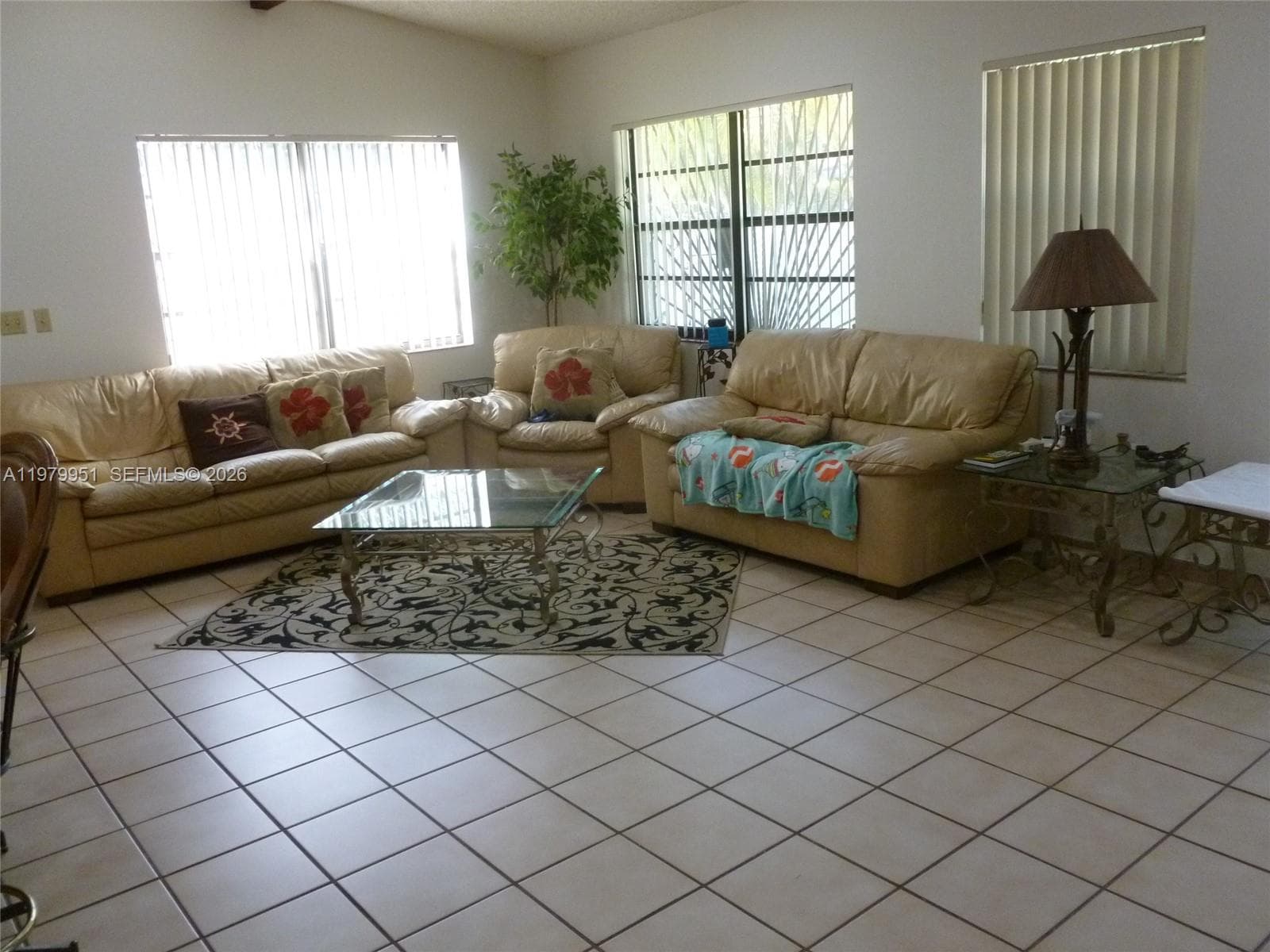 3261 NW 14th St, Miami FL 33125 — 8