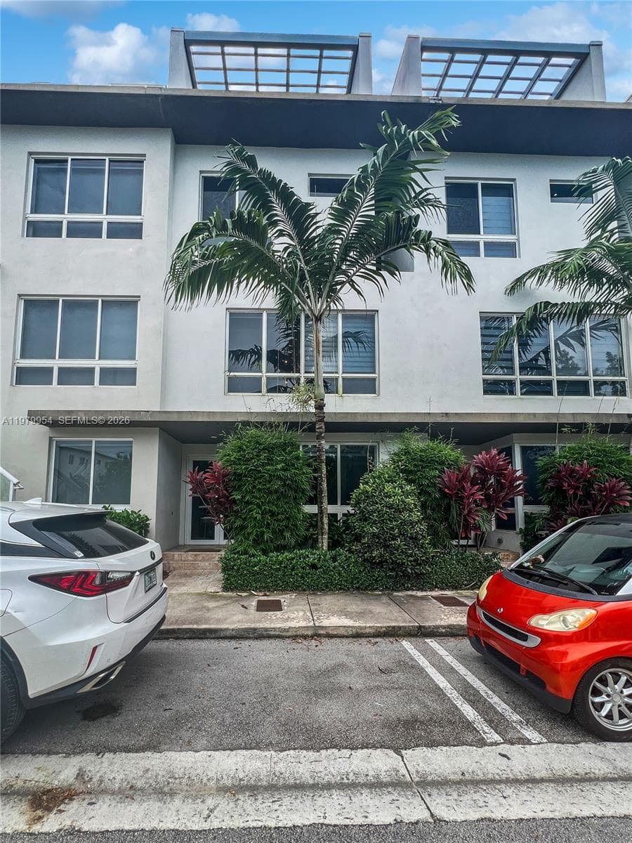 10336 NW 64th St, Doral FL 33178 — 2