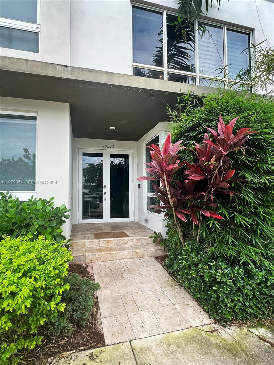 10336 NW 64th St, Doral FL 33178 — 3