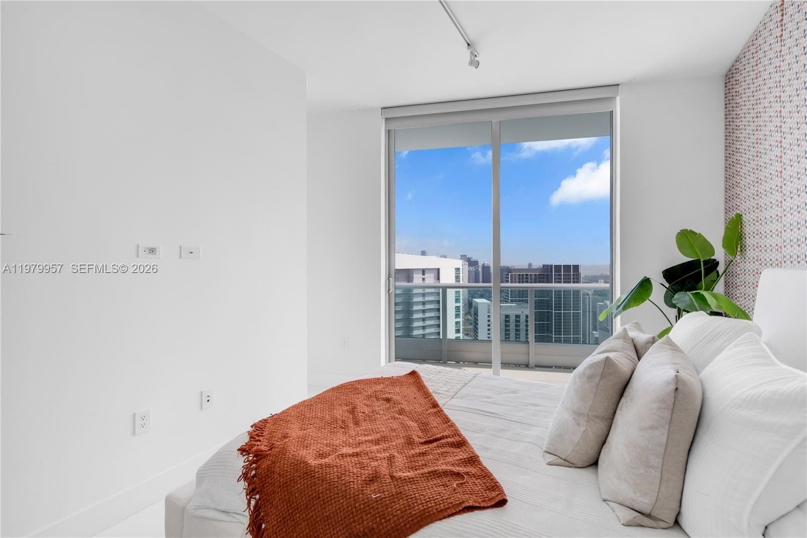 900 Biscayne Blvd, Miami FL 33132 — 28