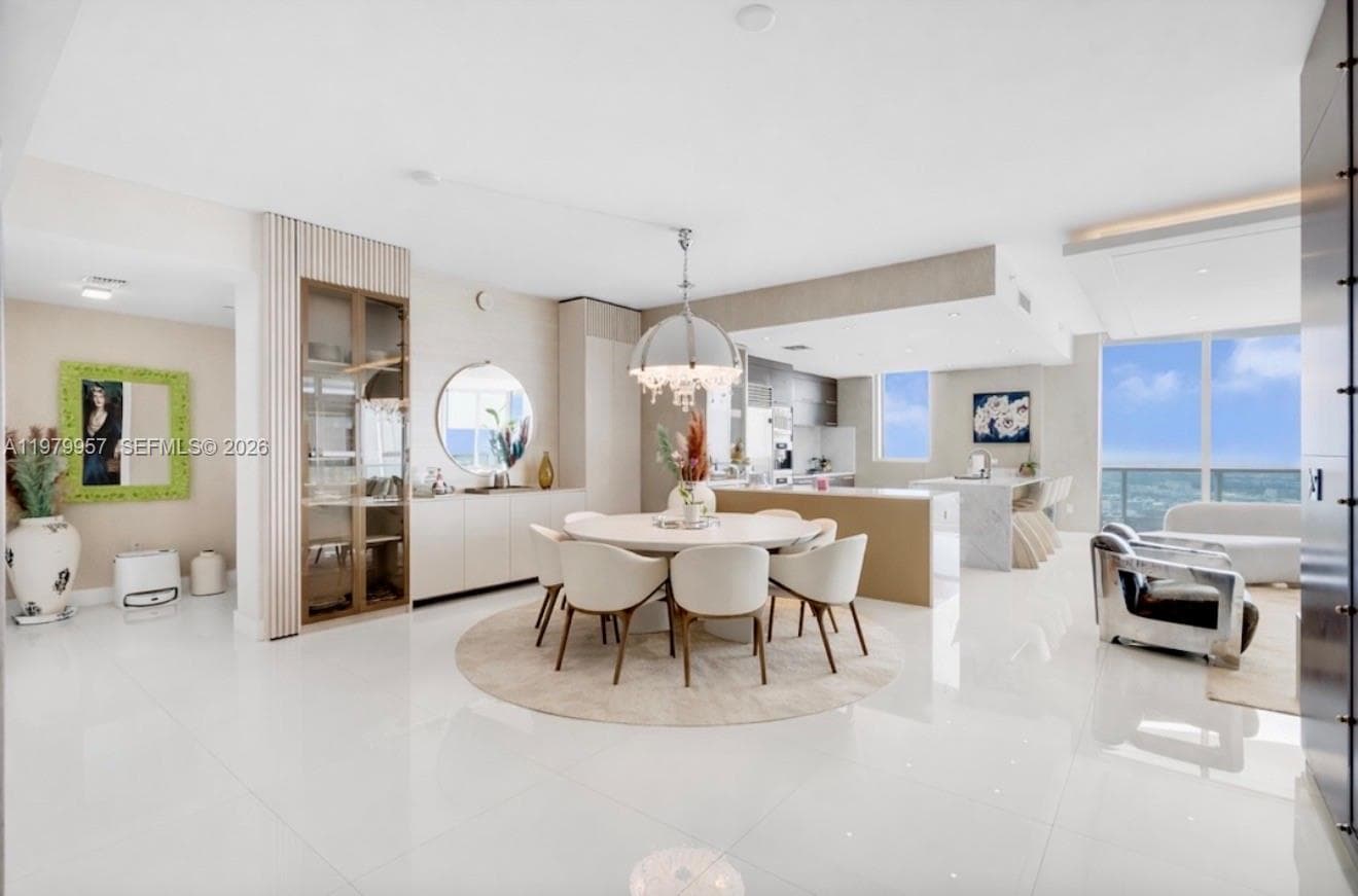 900 Biscayne Blvd, Miami FL 33132 — 8