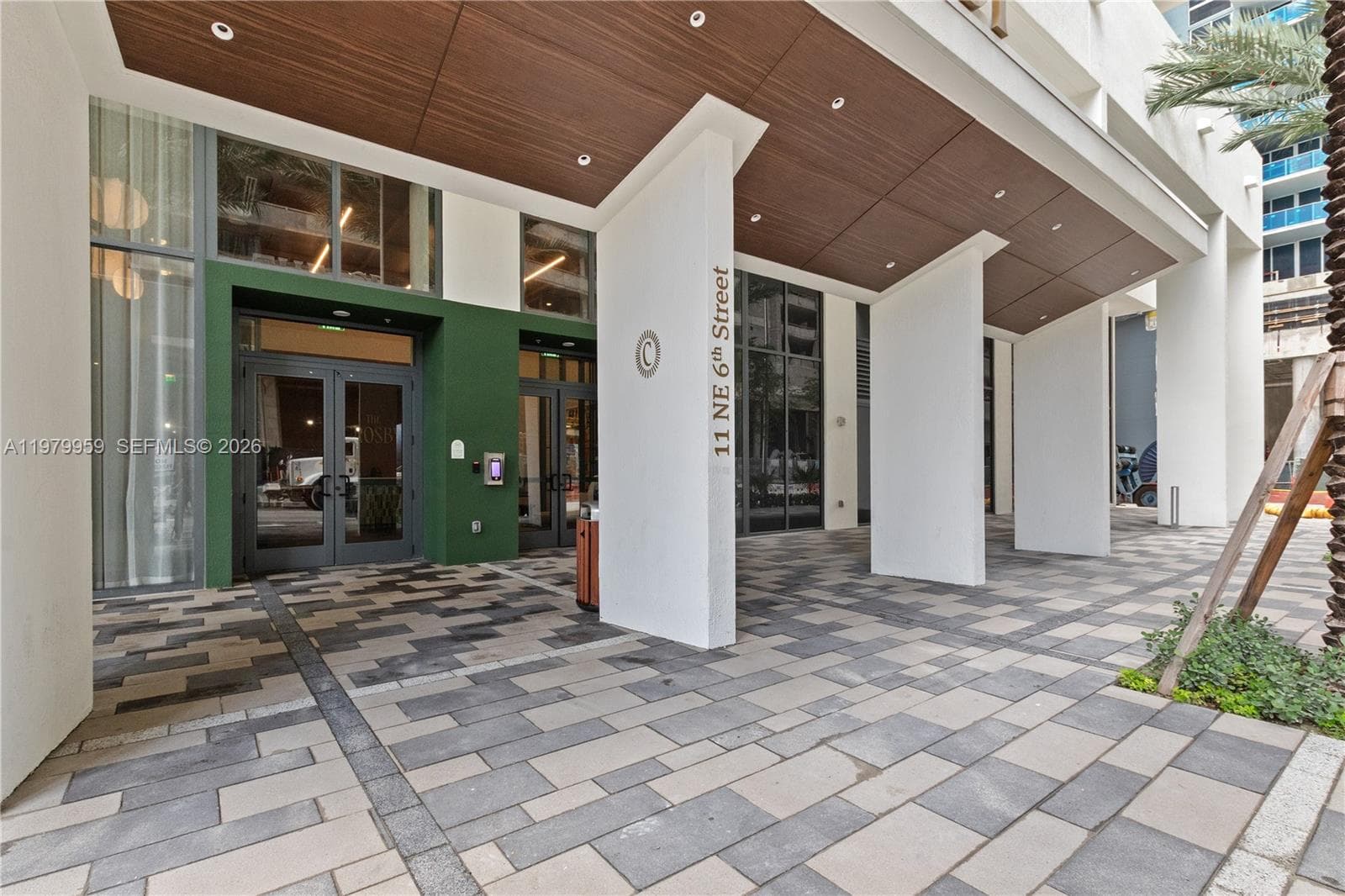 11 NE 6 ST # 910, Miami FL 33132 — 2